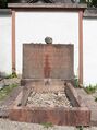 Grab Jakob Wassermanns, seines Sohnes Charles und seiner Schwiegertochter Jacqueline auf dem Friedhof Altaussee. Zum Zeitpunkt der Aufnahme fehlte die Grabplatte.