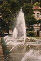 Springbrunnen in der <a class="mw-selflink selflink">Dr.-Konrad-Adenauer-Anlage</a> im Hintergrund die <!--LINK'" 0:48--> im Sept. <!--LINK'" 0:49-->