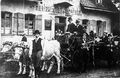 Alte Ansichtskarte vor der Restauration Ringbahn mit Café und Weine - Besitzer Johann Rammler - mit Ochsengespann und Musikkapelle, um 1900