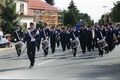 125jähriges Gründungsfest der FFW Stadeln. Festzug in der <!--LINK'" 0:301--> mit Spielmannzug des Patenvereins der FFW Überlingen am Bodensee, 27. September 1998. Im Hintergrund Neubau vom künftigen Restaurant <!--LINK'" 0:302-->.