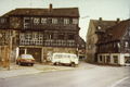 Die heute noch erhaltenen Gebäude Mohrenstr. 6 (links) und Mohrenstr. 4 (rechts), daran angebaut die Rückseite von Königstr. 72, 1977