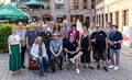 Gruppenbild anlässlich des 20jährigen Bestehen der kunst galerie (v.l.n.r.): Julia Frischmann; Andreas Möhl; Stephan Schwarzmann; Fredder Wanoth; Andreas Oehlert; Rainer Thomas; Günter Derleth; Inge Gutbrod; Jochen Pankrath; Franz Janetzko; Anja Molendijk; Oliver Boberg; Kathrin Hausel; Susanne Roth; Karsten Neumann; Andrea Sohler; Akbar Akbarpour; Juli 2022