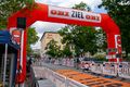 Zieleinlauf des Metropolmarathons auf der Rudolf-Breitscheid-Straße, im Hintergrund das ehem. Park-Hotel, rechts die Konrad-Adenauer-Anlage; Juni 2013