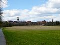 Blick vom Wiesengrund zur Innenstadt mit Rathaus, Heinrich-Schliemann-Gymnasium, Eichamt, Wolfsgrubermühle, St. Michael, 2015