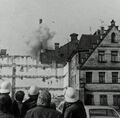 1. Sprengversuch des Geismann Schlotes am 6. März 1975 mit evakuierten Anwohnern vor dem <!--LINK'" 0:16-->. Wegen der zu schwachen Sprengladung blieb der Kamin bis zum nächsten Tag stehen, wo er im 2. Versuch gesprengt werden konnte.