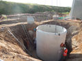 Tiefbauarbeiten neben dem Kanaldamm auf der Hoefer-Baustelle im Gewerbepark Süd, August 2017