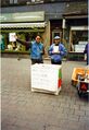 Infostand der Bürgerinitiative "Für Fürth - Gegen die U-Bahn" mit Burkhard Knauf und Lothar Berthold, Mai 1996