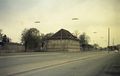 Äußere Schwabacher Straße Richtung Kreuzung Fürth-Süd. Links das ehem. Bundeswehr Bürogebäude, jetzt Parkplatz der Firma Kurz. Rechts hinten die Firma Barthelmess und danach das alte Zollhaus, 1966