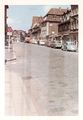 Blick in die Gustavstraße. Zentral im Bild Nr. 42, rechts daneben Nr. 40. Foto eines amerikanischen Touristen der sich von Fürther Kindern durch die Altstadt führen ließ. Aufnahme 1961