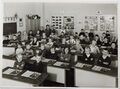 Klassenfoto der 1. Klasse 1964 mit Lehrerin Oed.