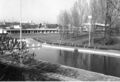 Das Sommerbad im Scherbsgraben rechts die Schwimmhalle, Februar 1975