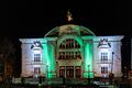 Das Stadttheater während der Aktion Weiß-grünes Fürth im Jan. 2022