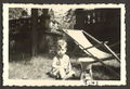 Rainer Appel am Treppenabgang zum "unteren Garten" an der Westseite der Villa. Im Hintergrund <!--LINK'" 0:19--> / <!--LINK'" 0:20-->. Juni 1941