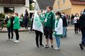 Fans bei der Aufstiegsfeier 2021 der Spielvereinigung vor dem Fußballstation unmittelbar nach dem Spiel am letzten Spieltag gegen Fortuna Düsseldorf, Mai 2021