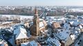 Blick über die Altstadt - Bildmitte Kirche St. Michael, Dez. 2022