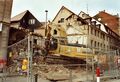 Abriss des alten Gebäudes <!--LINK'" 0:29-->, an dessen Stelle sich heute der Neubau der <!--LINK'" 0:30--> befindet, September 2006  – r. Anwesen Nr. 15 (wird noch abgerissen), weiter Nr. 19 und <!--LINK'" 0:31-->