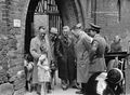 Besuch des Gauleiters  in Thorn, rechts im Bild Dr. <a class="mw-selflink selflink">Adolf Schwammberger</a>, ca. 1942.