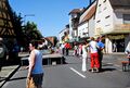 Die gesperrte Stadelner Hauptstraße beim 40-jährigen Gründungsfest des Heimat- und Trachtenvereins in Stadeln, 2005