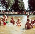 Altes Kinderplanschbecken im Sommerbad, ca. 1975