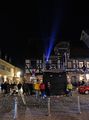 Projektor-Turm vor der Gaststätte »Die <!--LINK'" 0:12-->« während der Glanzlichter 2019 zur Illumination der Gaststätte »<!--LINK'" 0:13-->«, Nov. 2019
