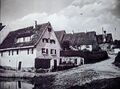 Am Fischerberg in Stadeln im Jahr 1938; von links das Fischerhaus Hirschmann, der Bauernhof Küttlinger, im Hintergrund das Haus der Familie Schachtner, genannt das Storchenhaus - <!--LINK'" 0:25-->