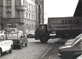 Gebhardtstraße mit Güterbahnhof in Blickrichtung Jakobinenstraße. Ladebetrieb, links die Einmündung Pickertstraße mit den Häusern Pickertstr. 1 und Gebhardtstr. 49