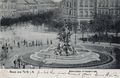 Postkarte vom Bahnhofplatz, in der Mitte der Centaurenbrunnen (Kunstbrunnen), im Hintergrund die Sahlmannvilla, gel. 1906