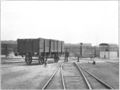 Gaswerk, Rangierwindenanlage mit eigenem Güterwagen, Tor zur damaligen Richard-Wagner-Straße, im Hintergrund Häuser an der <!--LINK'" 0:142-->, Aufnahme von 1911