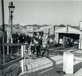 Das Heringsdorf im Wiesengrund unterhalb des Stadttheaters während der Michaelis-Kirchweih, 1949