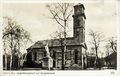 Auferstehungskirche im Stadtpark mit dem Kriegerdenkmal 1914/18 im Vordergrund, gel. 1935