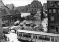 Abriss von Königstraße 46 und einem Anbau von Staudengasse 5, dahinter Staudengasse 5 (Sandsteingiebel), Rechts davon die Staudengasse, links der verwaiste israelitische Schulhof mit dem sog. "Klausgässla" als Zugang von der Königstr. 1956