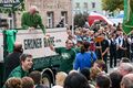 Martin Rassau und Helmut Ell für die Grüner Brauerei auf dem Erntedankfestzug Okt. 2014