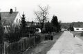 Ehem. Wohnsiedlung in der <a class="mw-selflink selflink">Eschenau</a> vor dem Abriss, ca. <!--LINK'" 0:29-->. Das Haus auf der rechten Seite ist eines der wenigen erhalten gebliebenen. Auf dem freien Platz davor befand sich der <!--LINK'" 0:30-->