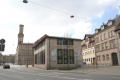 Ansicht der kunst galerie fürth, im Hintergrund das Fürther Rathaus.