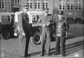 Eine amerikanisch-deutsche Polizeistreife vor dem MP-Gebäude in der Darby-Kaserne.