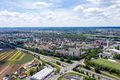 Blick über den Ronhof mit Wohnanlage in der Rudolf-Schiestl-Straße und dem Frankenschnellweg, Mai 2019