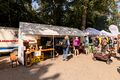 Stadtwaldfest im Oktober 2023 hier mit Verkaufsstand des Bay. Roten Kreuzes