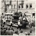 Erntedankfestzug in der Schwabacher Straße, 1959