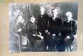 Familienfoto der Stadelner Bauernfamilie Friedrich Muggenhöfer mit Frau Babette vom "Melbershof" heute <!--LINK'" 0:20--> mit Söhne vl. Fritz, August und Georg, Aufnahme von ca. 1915