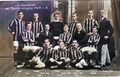 Mannschaftsfoto der Spielvereinigung Fürth um 1912 mit Trainer William Townley - nach koloriert