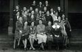Klasse 4b des Mädchenlyzeum - dem heutigem Helene-Lange-Gymnasium, in der Mitte die Klassenlehrerin <!--LINK'" 0:34-->, 1934