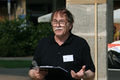 Ernst-Ludwig Vogel während einer Protestaktion zum Erhalt der Grünanlage auf der Konrad-Adenauer-Anlage, 2014