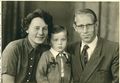 Ein Familienfoto der Familie Pietsch  aus Stadeln 1952 vom Atelier <!--LINK'" 0:60-->. Bei der vorherigen Fotos von 1927 und 1929 hieß das Atelier noch <!--LINK'" 0:61-->, könnte evtl. der Sohn sein.