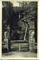 Ansichtskarte vom Eingang zum Klostergarten im <!--LINK'" 0:48-->. Die beiden Löwen wurden 1911 von <!--LINK'" 0:49--> gestiftet.