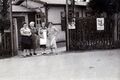 Gifthütte mit Martha, Betty und Hanne, um 1950