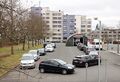 Warten im Auto vor einem Drive-In-Zelt für PCR-Tests während der COVID-19-Pandemie auf dem Parkplatz eines Hotels in der Nordstadt, Feb. 2022