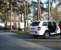 Parkplatz am Friedhof Stadeln 2013, mit gleichem Friedhof Eckgebäude wie auf dem alten Foto von 1935