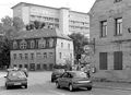 Blick von der Billinganlage auf das ehem. Gaststätte Zur Blauen Glocke, Amm`sche Wirtschaft und Hochhaus Cadolzburger Str. 1/3. 1980