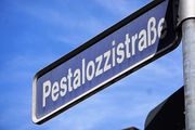 Straßenschild Pestalozzistraße.jpg