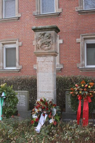 Unterfarrnbach Kriegerdenkmal.JPG